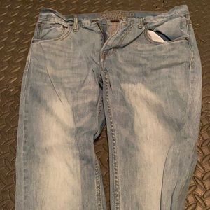 American Eagle men’s jeans